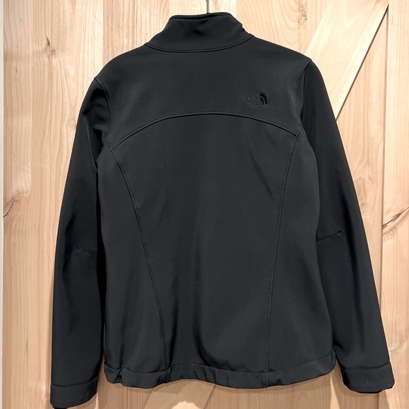 The North Face Women Soft Shell WindWall Jacket - Picture 5 of 12